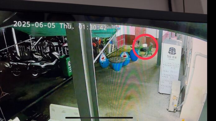 Китайский подозреваемый сбежал из полицейского участка в Паттайе, офицер получил травмы во время погони